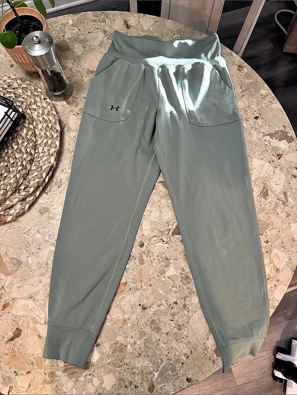 Under Armour UA Joggers Women’s Green Small